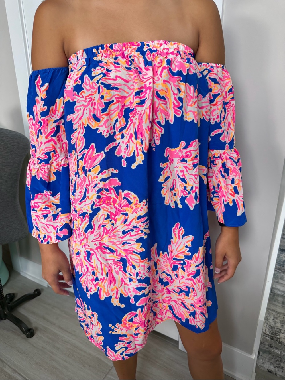 Lily Pulitzer 100% Silk Blue Floral Off-Shoulder Women’s Dress Sz S Bell Sleeve - Picture 2 of 12